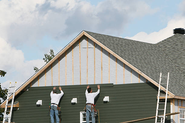 Professional Siding technician working in Marion, TX